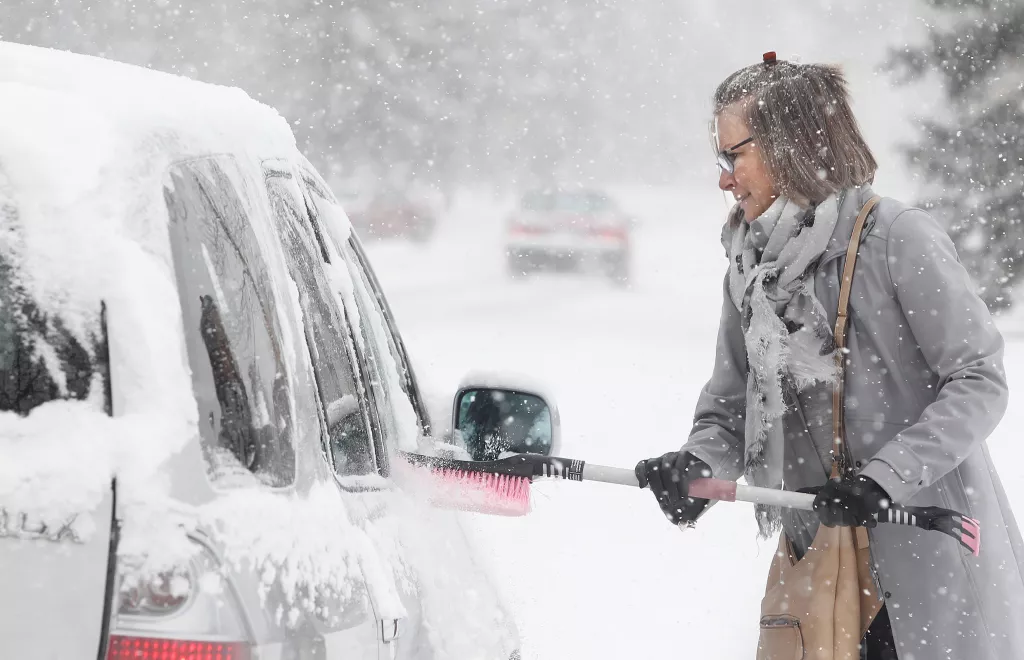 What is the best way to remove snow off your car

