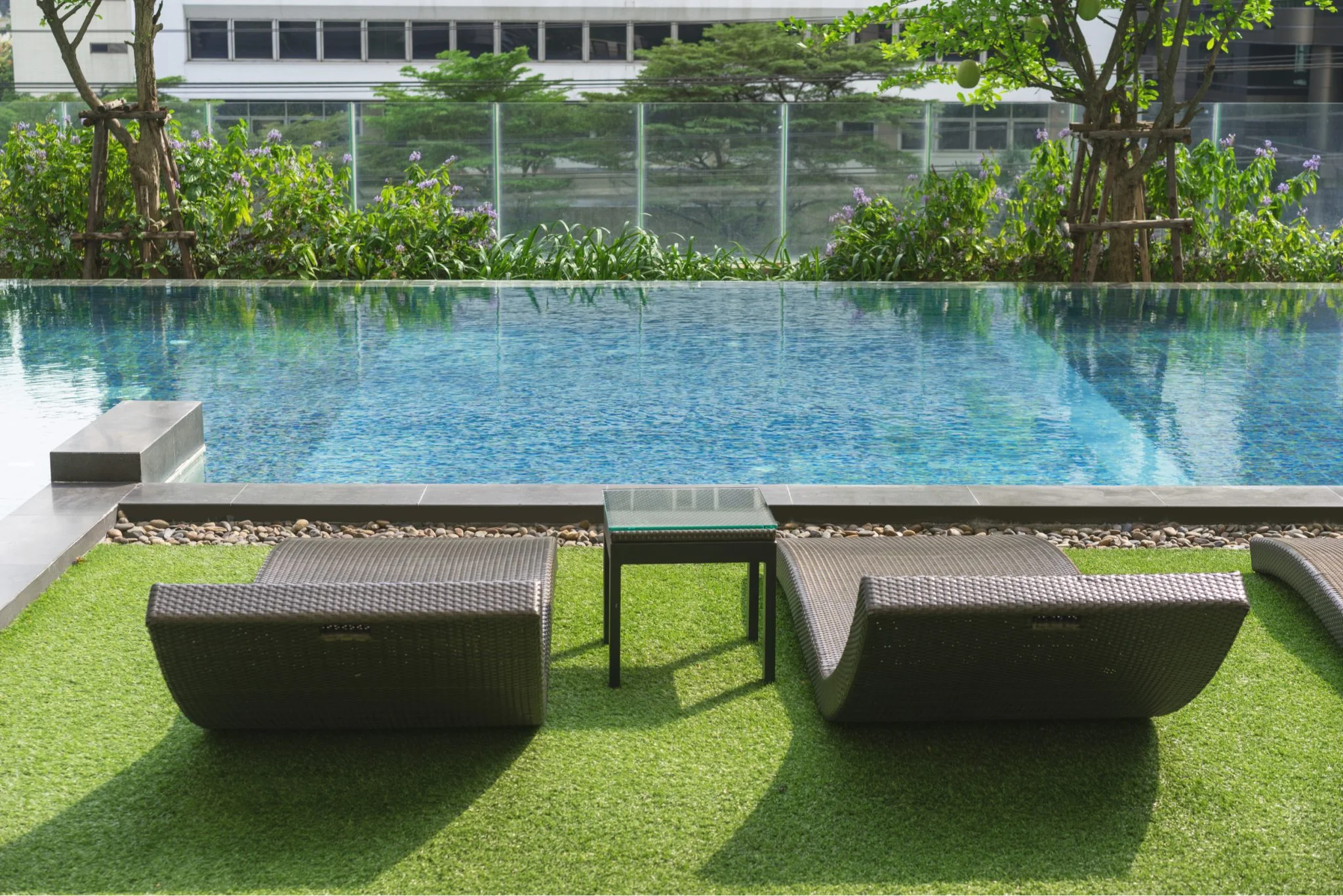 Advantages of Artificial Grass Around the Pool Area